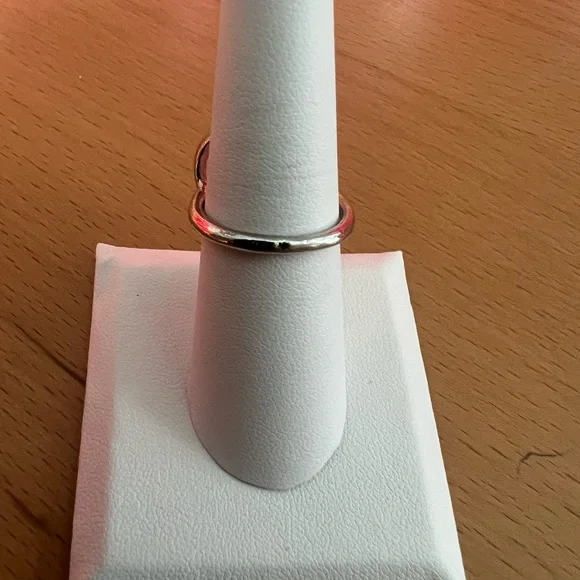 Brand New Silver Heart Ring - Picture 4 of 16